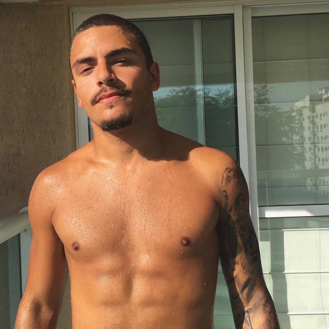 Découverte explosive avec Victor Victor - rencontre-Gay-La Teste-de-Buch